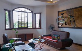 Spinning Cat Hostel (Adults Only)